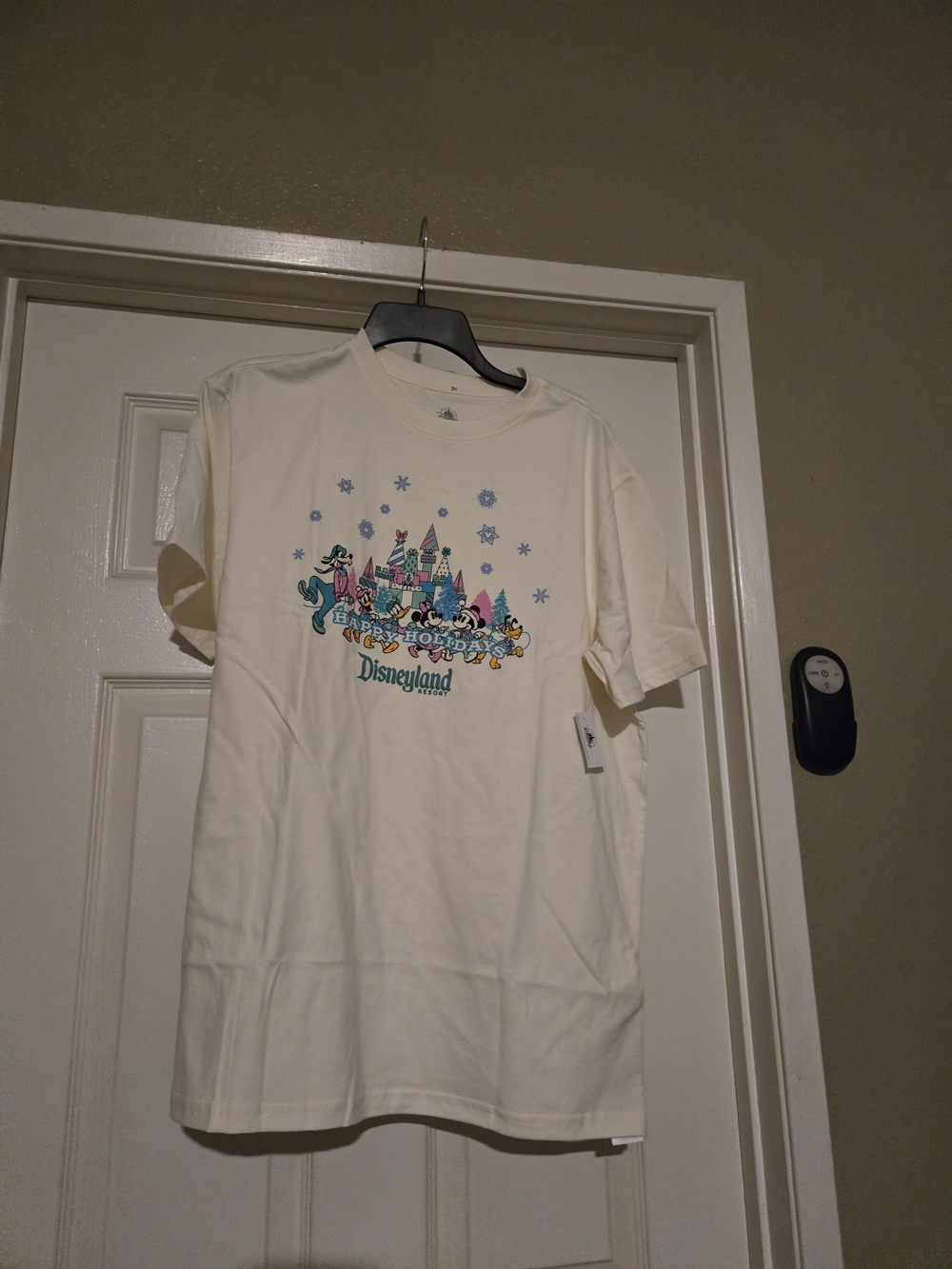 Disney Seasonal Womans Christmas Holiday Castle Graphic Tee NWT